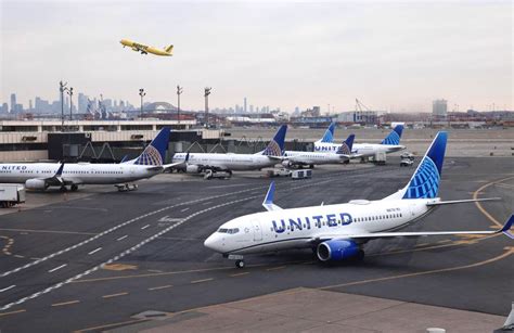 united airlines bomb threat today